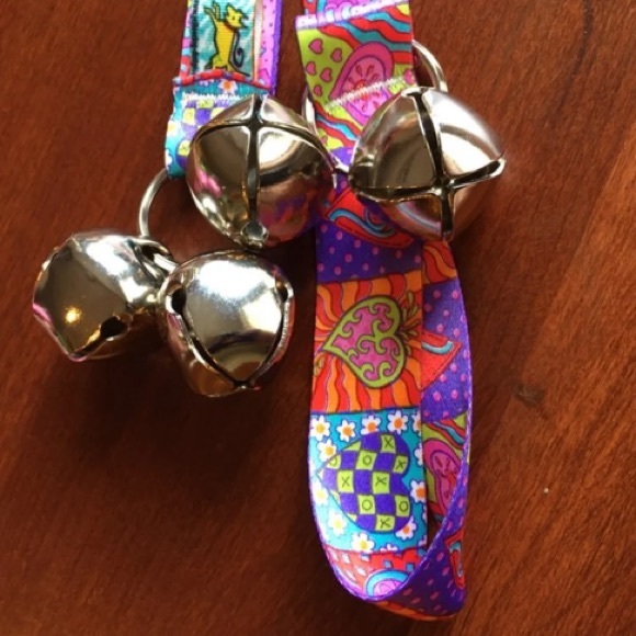 Hearts Print Puppy Potty Training Bells - Picture 3 of 6